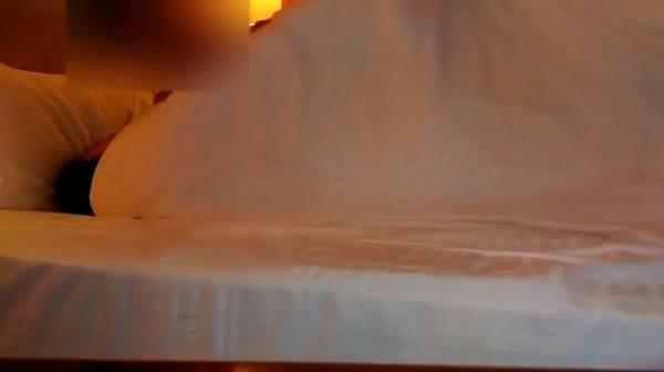 非常有气质漂亮的极品平面模特参加商务聚餐被灌醉后带到酒店被换了3套衣服每换一套就干一次!